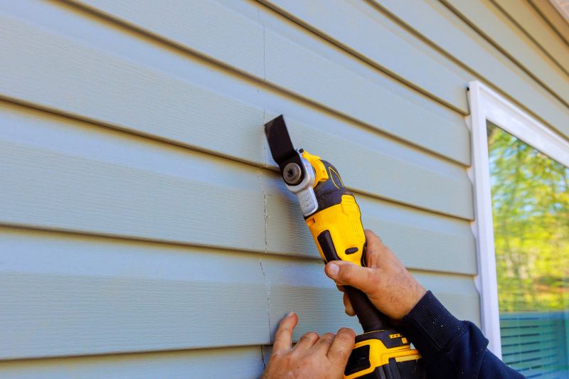 Experienced Vinyl Siding Technician